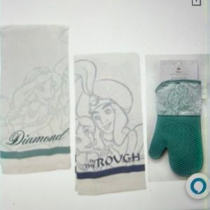 Disney Aladdin & Princess Jasmine kitchen towel set. & silicone oven mitt NEW
